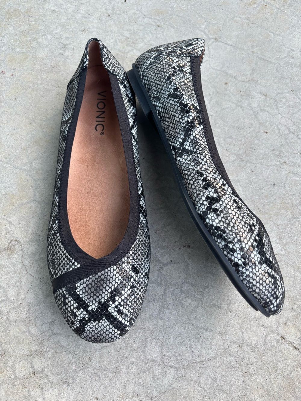 Vionic Caroll Ballet Flats Black Gray Snakeskin Leather Comfort Shoes Size 8